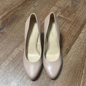 Nine West Dylan Nude Leather Round Toe Platform Pumps